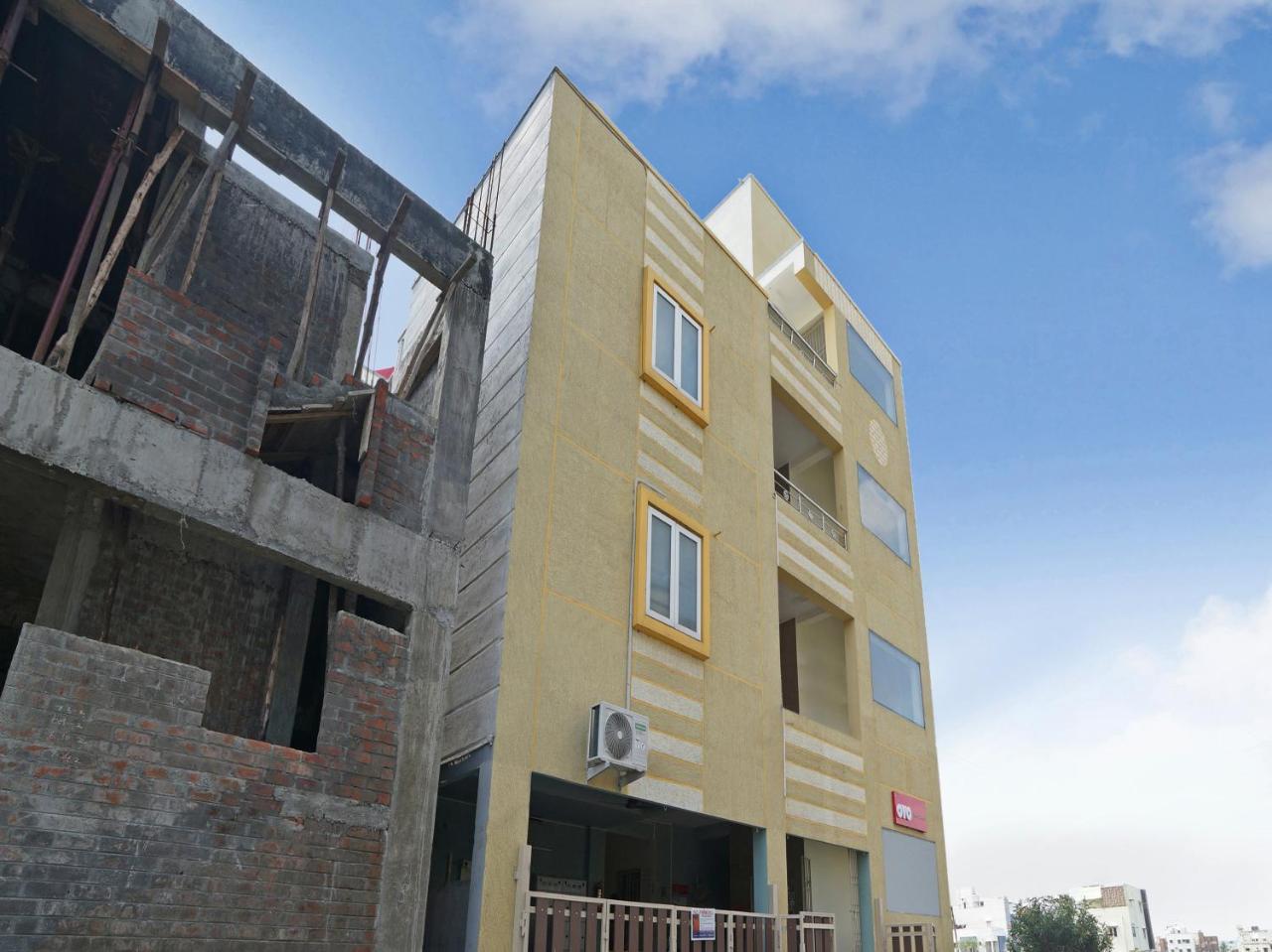Hotel Oyo 19942 Prathyangira Associates 3*