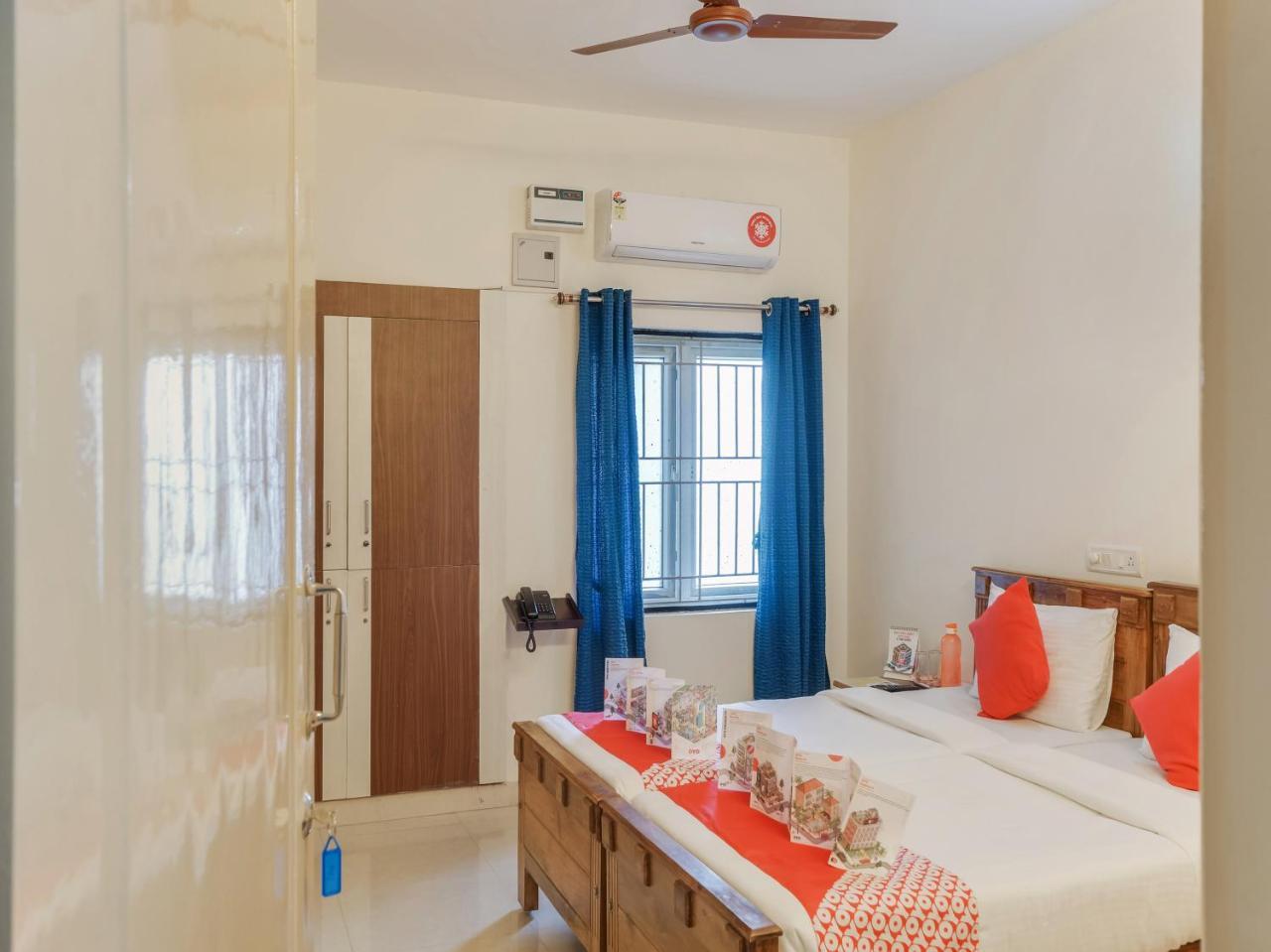 Hotel Oyo 19942 Prathyangira Associates 3*